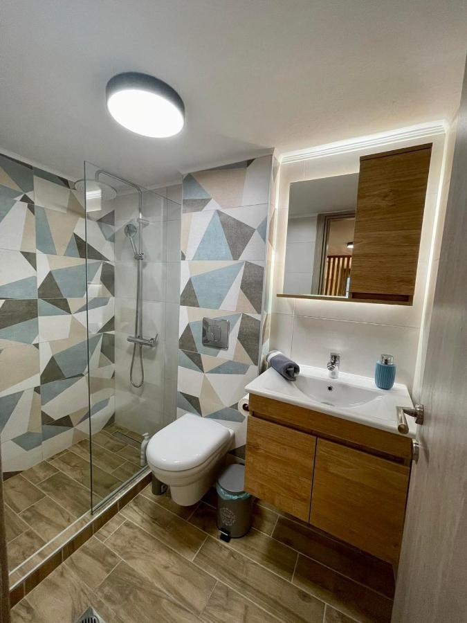 Minimal Two-Floor Apartment Солун Екстериор снимка