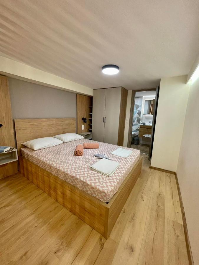 Minimal Two-Floor Apartment Солун Екстериор снимка