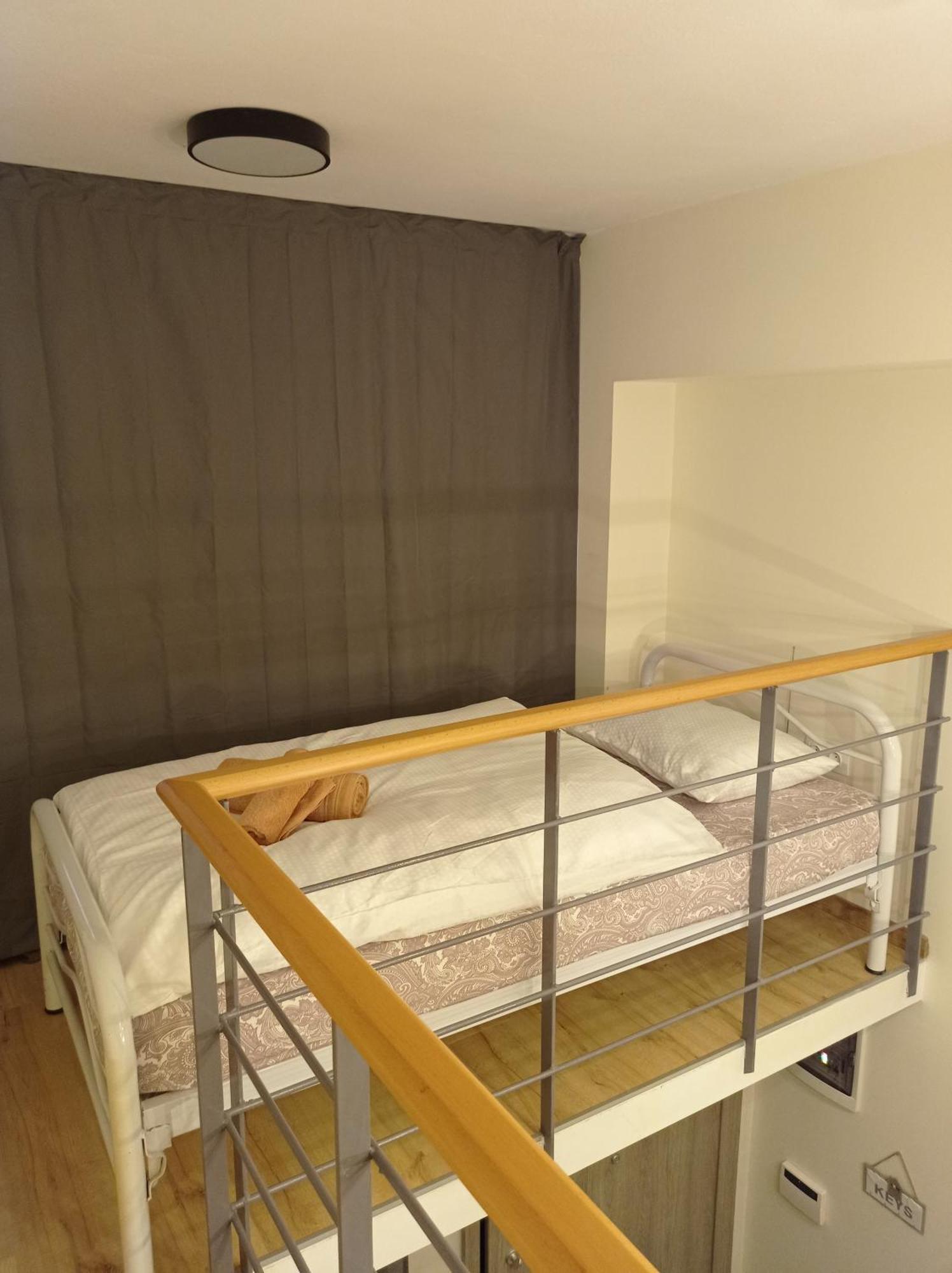 Minimal Two-Floor Apartment Солун Екстериор снимка